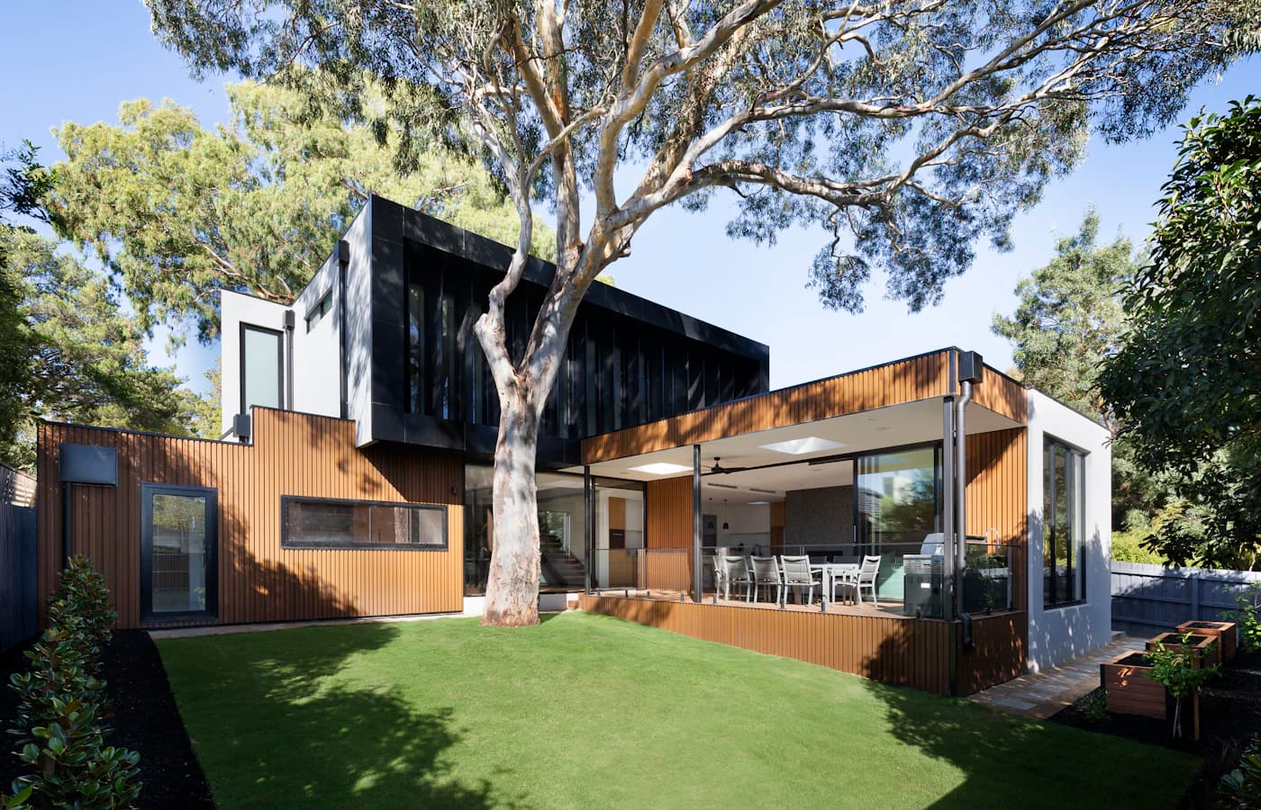 Neighbouring-border furniture delivery: what buyers should prepare